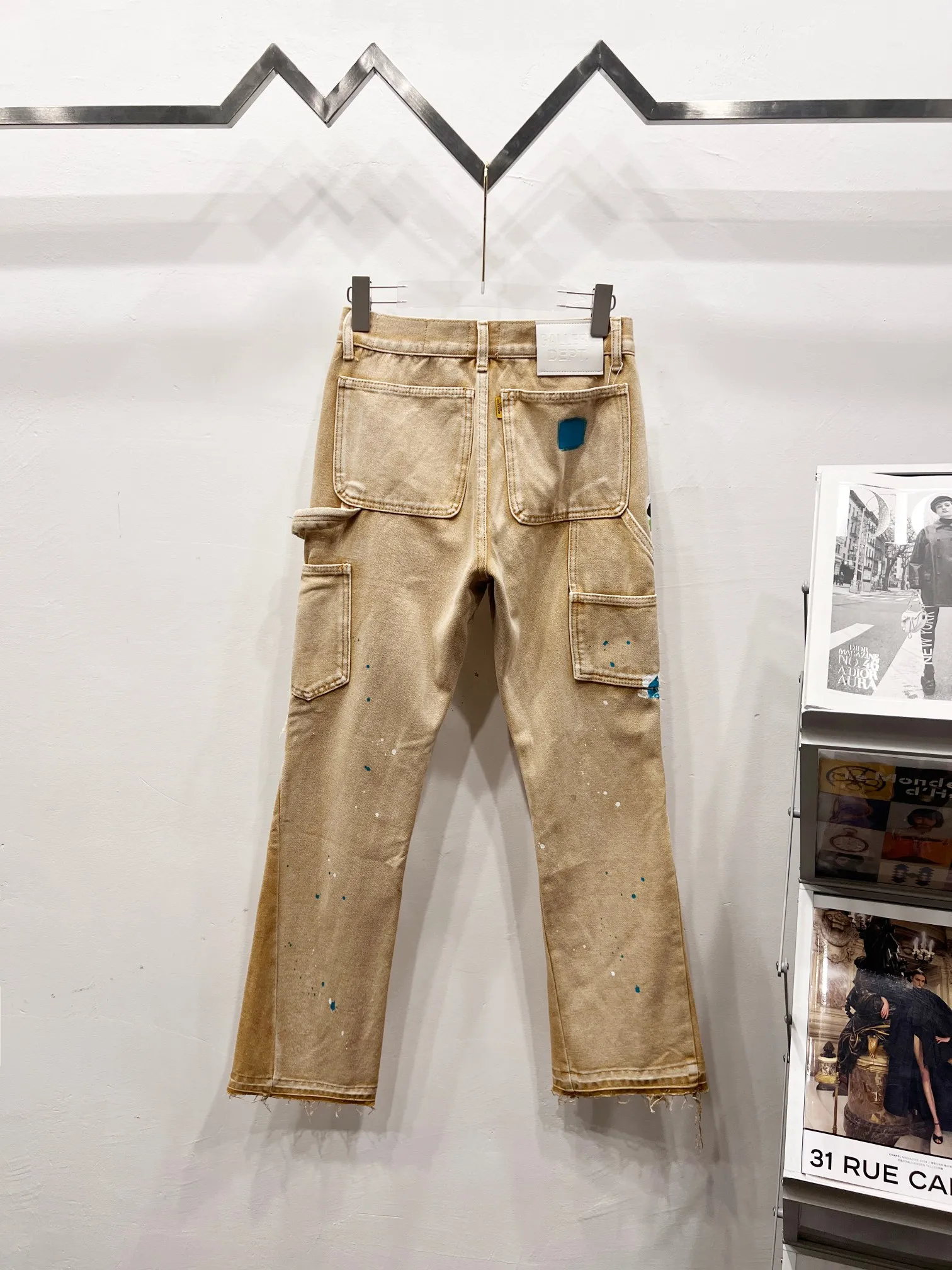 P250 Style No.: (c080) GALLERY DEPT American retro splash-ink splicing micro-horn logging overalls raw edge jeans - Original purchased and printed to truly restore the ultimate texture of Vintage - Original hardware accessories, washed and other elevators, QR code analysis are all purchased from the original factory, high degree of restoration, welcome to compare with a certain product ~ - Three-dimensional version Loose and comfortable, not picky about the figure, taller and slimmer, factory Seiko, original factory quality control, same style for men and women, can be matched with couples Versatile recommendation. Must-have jeans for all seasons. Original goods, imported original washed fabrics, comfortable and elastic, original hardware accessories decorated with logo, super correct fit, extremely high grade, counter quality, fashionable and stylish upper body, custom buttons, YKK zippers. The full set of accessories is customized in a one-to-one mold - Color: apricot - Size: 28 30 32 34 36 (s-xxl)